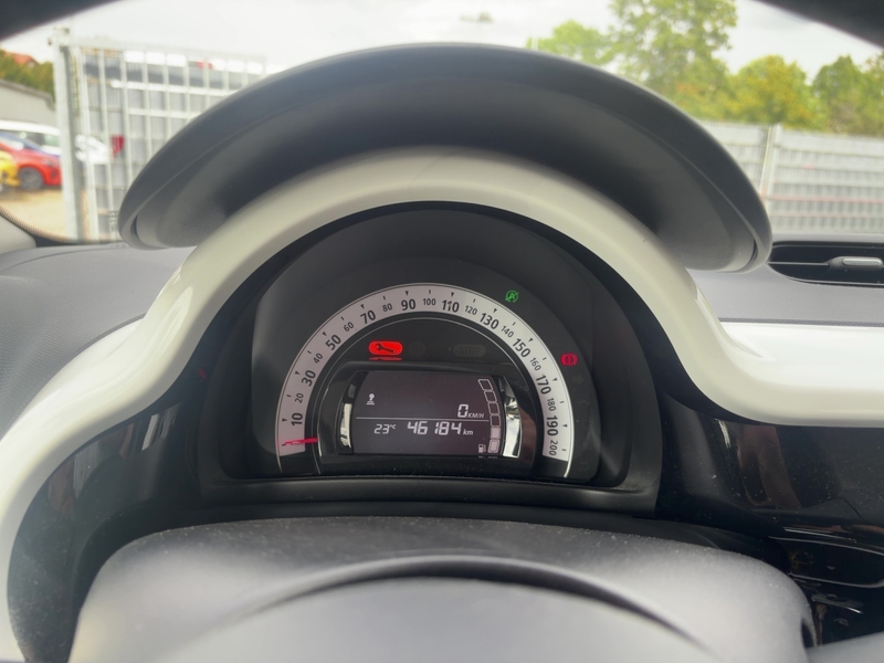 Fahrzeugabbildung Twingo Intens SCe 75 S Bild 17 von 20