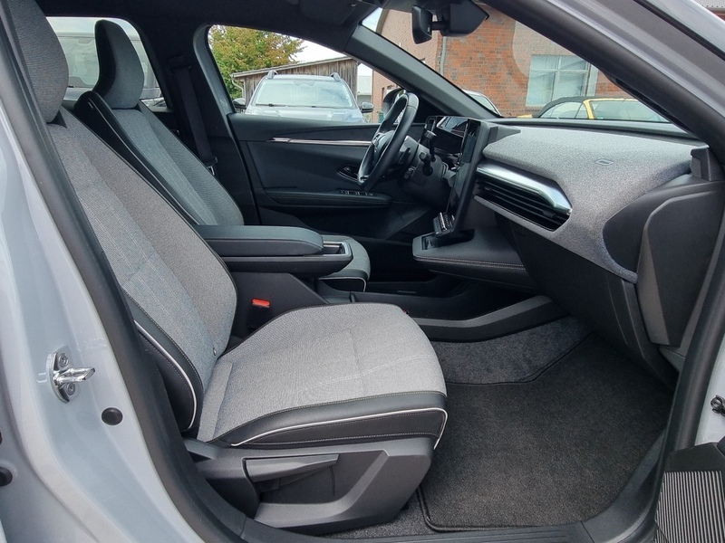 Fahrzeugabbildung Megane E-TECH TECHNO EV60 220hp optimum charge Bild 13 von 20