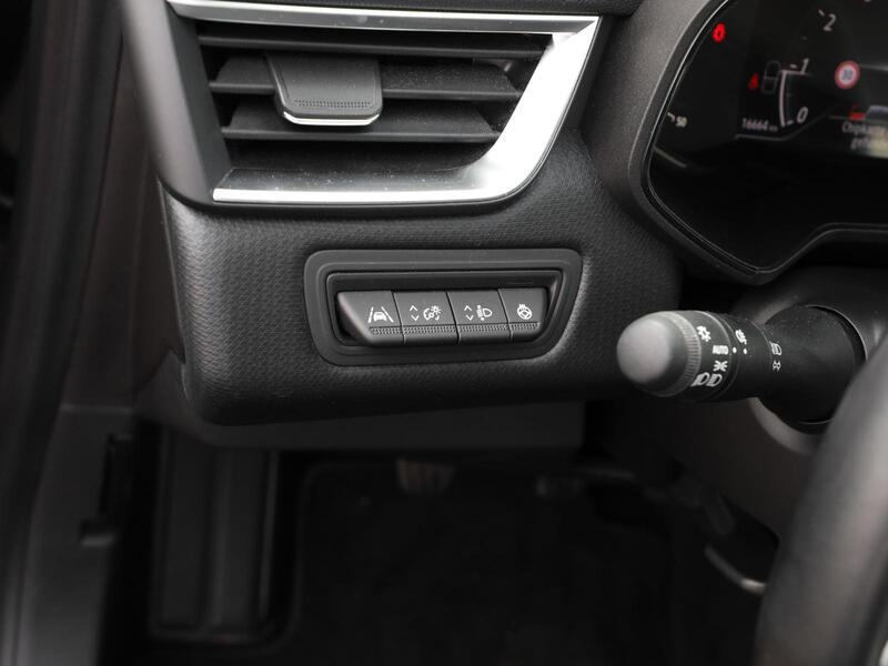 Fahrzeugabbildung Clio NAVI SHZ KAMERA Bild 14 von 15