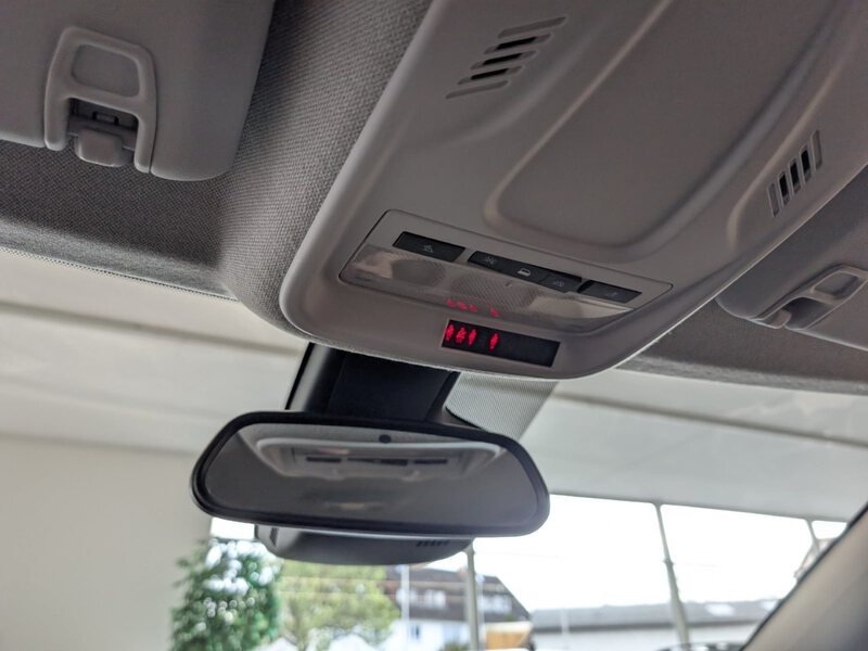 Fahrzeugabbildung Crossland 1.2 Elegance CarPlay Tempomat Bild 31 von 34