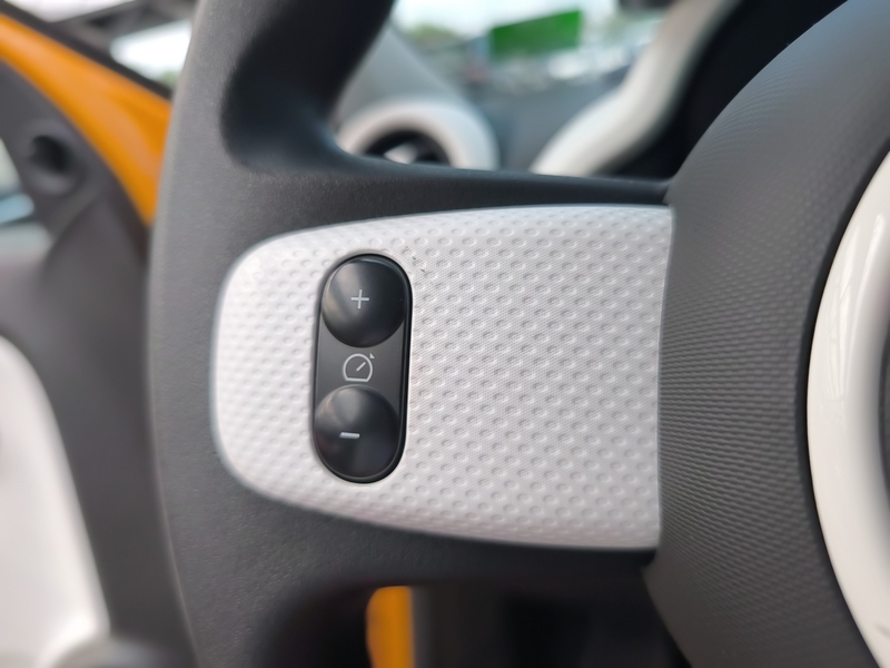 Fahrzeugabbildung Twingo 1.0 SCe 75 Limited KLIMA*CARPLAY*PDC*ALLW Bild 18 von 18