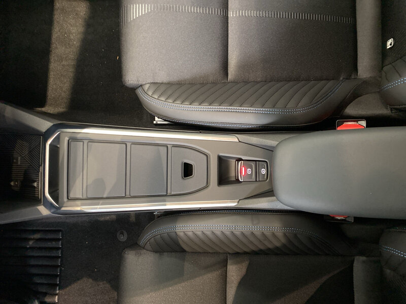 Fahrzeugabbildung Clio Navi Bild 16 von 19