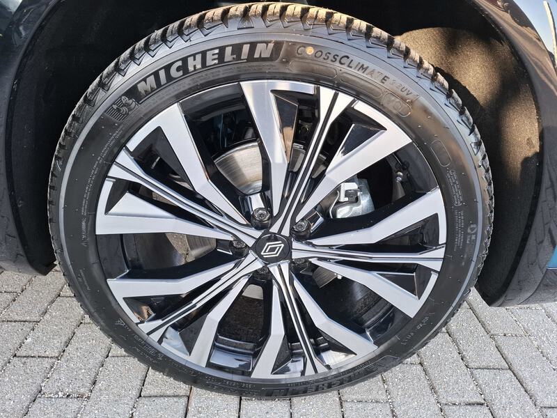 Fahrzeugabbildung Austral Techno Full Hybrid E-Tech 200 Bild 40 von 44