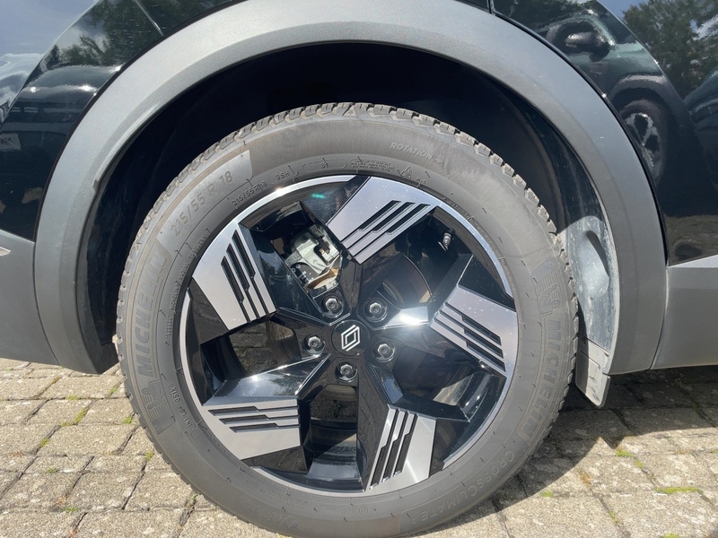 Fahrzeugabbildung Symbioz 1.6 E-TECH Full Hybrid 145 Techno Bild 7 von 11