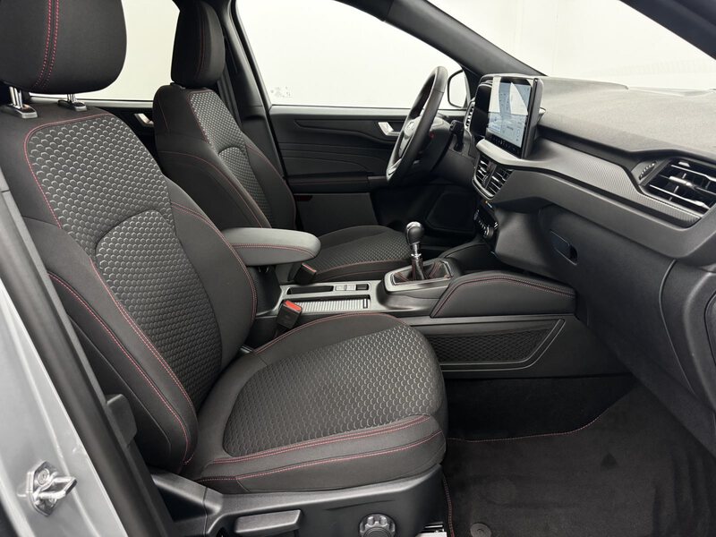 Fahrzeugabbildung Kuga 1.5 EcoBoost ST-Line Allwetterreifen Bild 12 von 40
