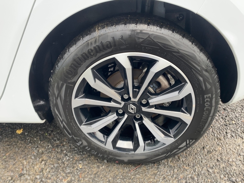 Fahrzeugabbildung Clio Techno TCe 90 Bild 12 von 21