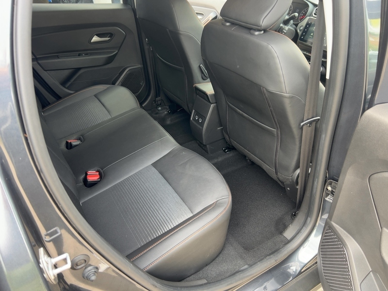 Fahrzeugabbildung Duster Sondermodell Extreme TCe 150 EDC+NAVI+KAM+SHZG+ Bild 14 von 15
