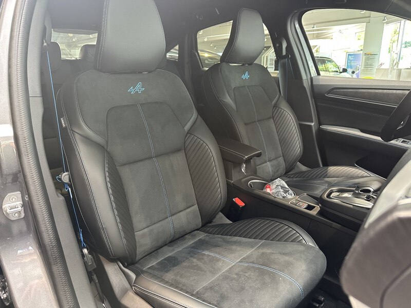 Fahrzeugabbildung Arkana Esprit Alpine Full Hybrid 145 PS Bild 11 von 50