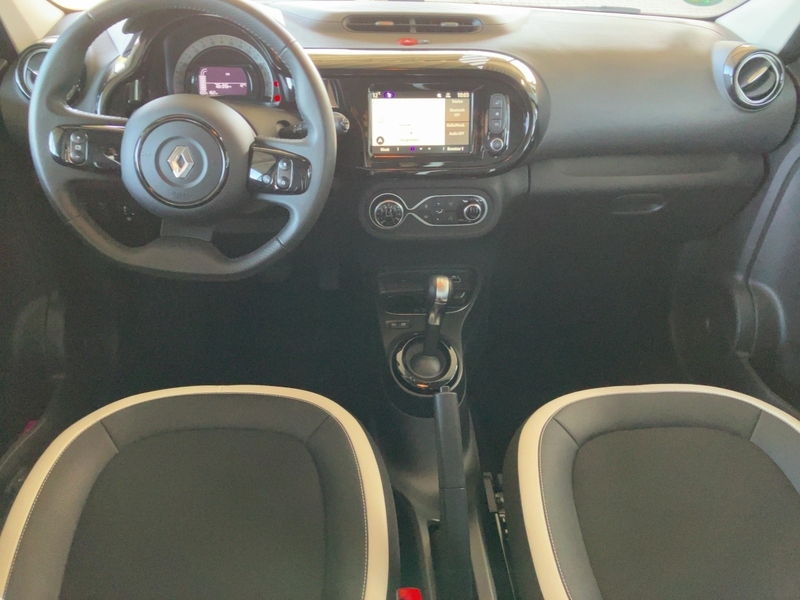 Fahrzeugabbildung Twingo E-TECH 100% elektrisch NAVI SHZ TEMPOMAT Bild 9 von 19