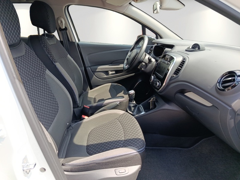 Fahrzeugabbildung Captur Intens TCe 90 Bild 15 von 17
