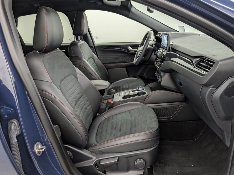 Fahrzeugabbildung Kuga 2.5 PHEV ST-Line X HUD B&O AHK ACC Pano Bild 15 von 45