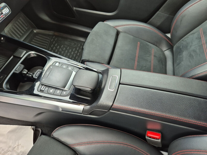 Mercedes-Benz GLB 220