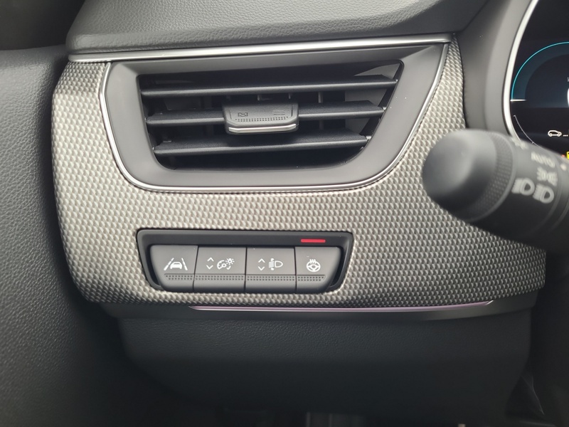 Fahrzeugabbildung Arkana TECHNO E-TECH Hybrid 145*KAM*NAVI*SHZ* Bild 14 von 15