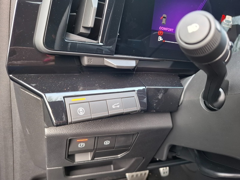 Fahrzeugabbildung Austral Iconic Esprit Alpine E-Tech Full Hybrid 200 Bild 12 von 13