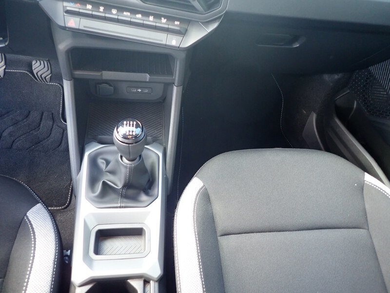 Fahrzeugabbildung Duster Mild-Hybrid 140 Journey Bild 12 von 16