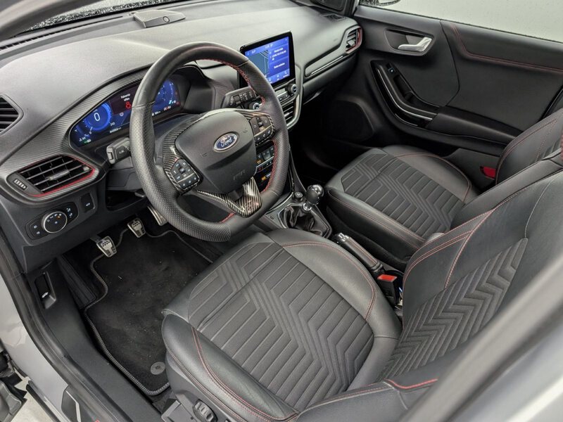 Fahrzeugabbildung Puma 1.0 EcoBoost MHEV ST-Line X Schiebedach Bild 41 von 42