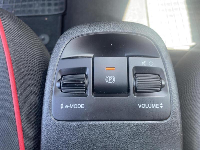 Fahrzeugabbildung 500 Elektro MJ22 RED Navi Klimaautomatik PDC  Bild 15 von 16