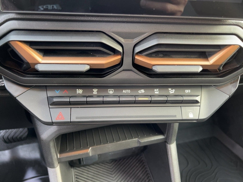 Fahrzeugabbildung Duster 1.6 E-TECH 140 Extreme  Bild 14 von 30