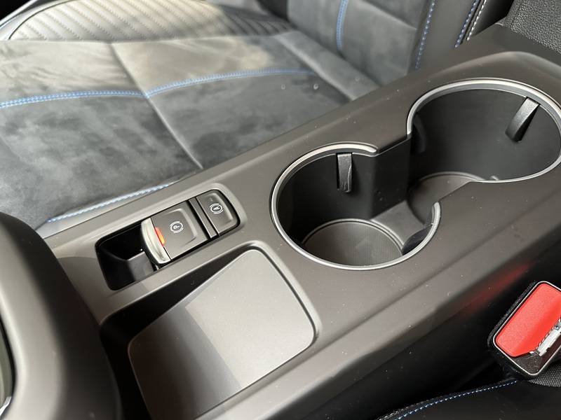 Fahrzeugabbildung Arkana Esprit Alpine 160 PS EDC Mild Hybrid Bild 47 von 50