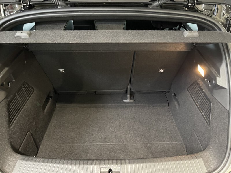 Fahrzeugabbildung Megane E-TECH Techno EV60 220 PS Optimum Charge  Bild 31 von 50