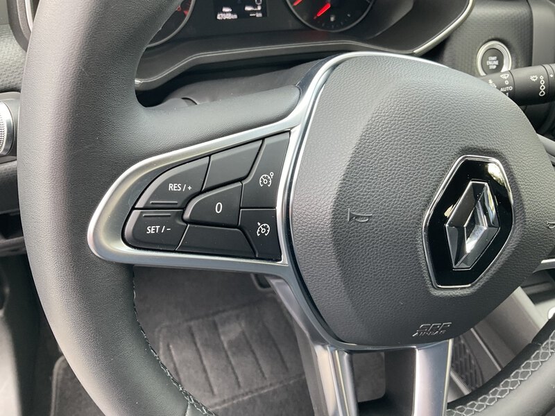 Fahrzeugabbildung Clio *Navi* PDC* Bild 11 von 18