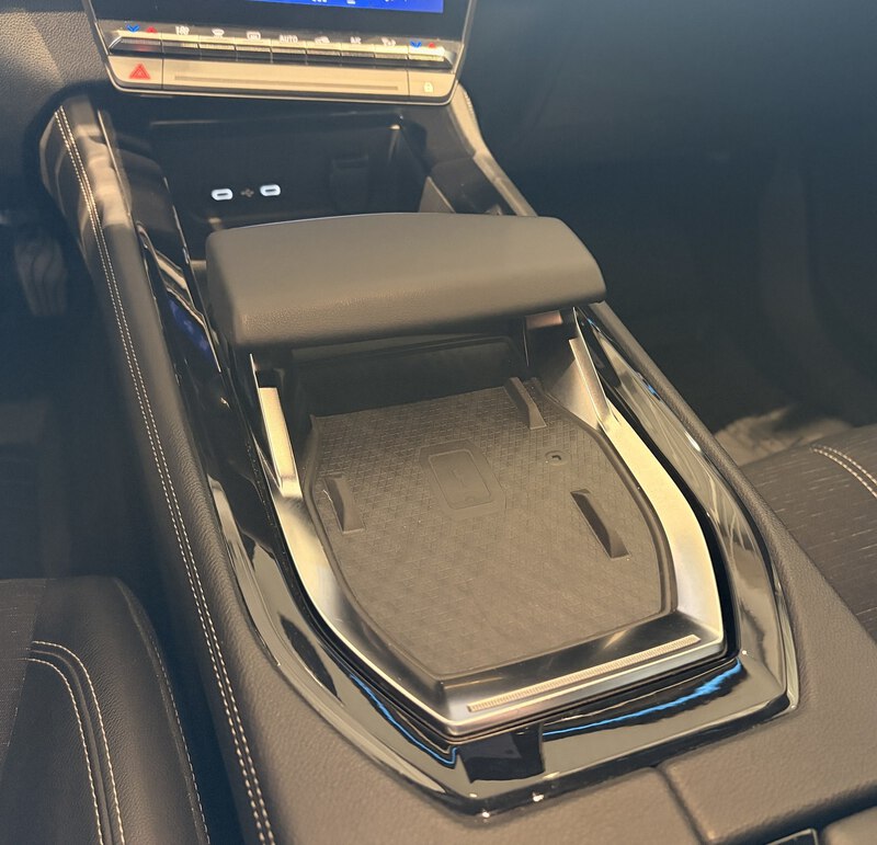 Fahrzeugabbildung Austral Techno Full Hybrid 200 PS Bild 21 von 50