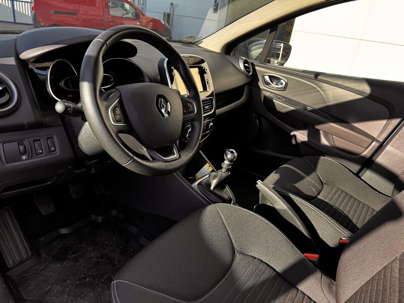 Fahrzeugabbildung Clio LED+SITZH+NAVI Bild 14 von 21