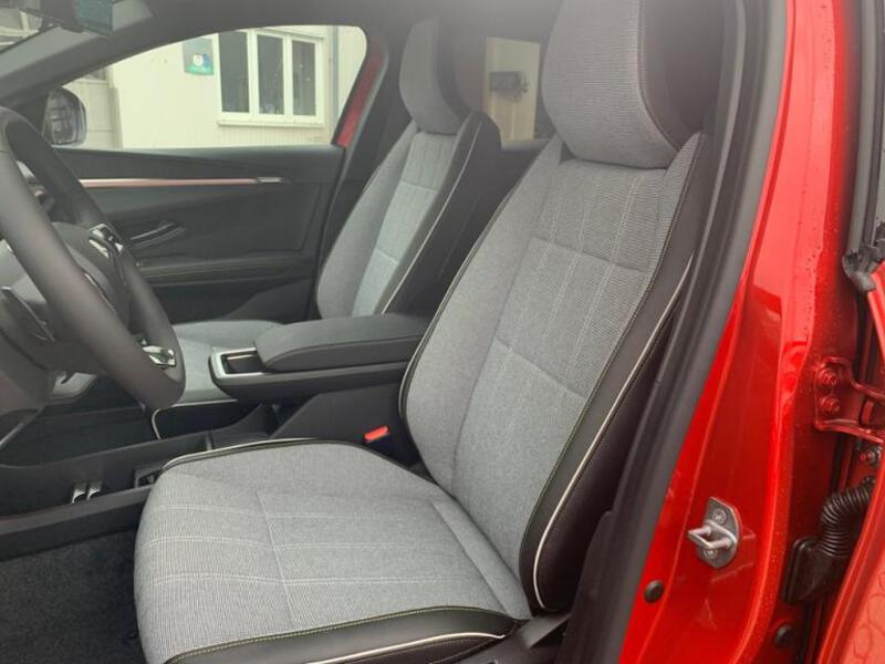 Fahrzeugabbildung MEGANE E-TECH Techno EV60 220PS Bild 9 von 28