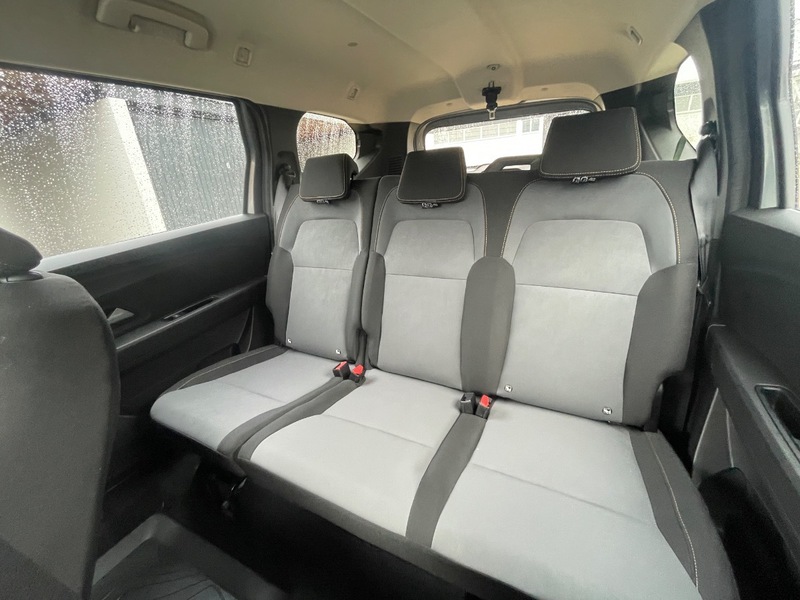 Fahrzeugabbildung Jogger +Klima+Navi+RFK+ Bild 12 von 50