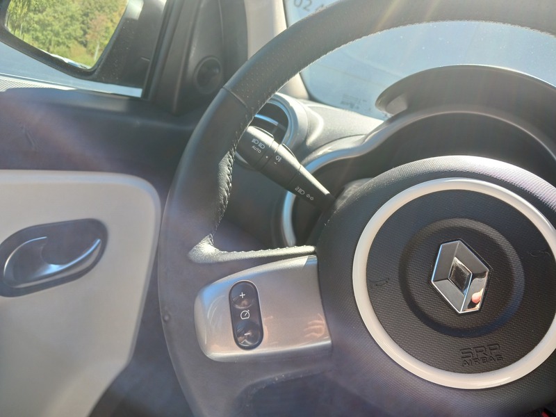Fahrzeugabbildung Twingo ZEN SCe 65 Start&Stop MT  Bild 17 von 27