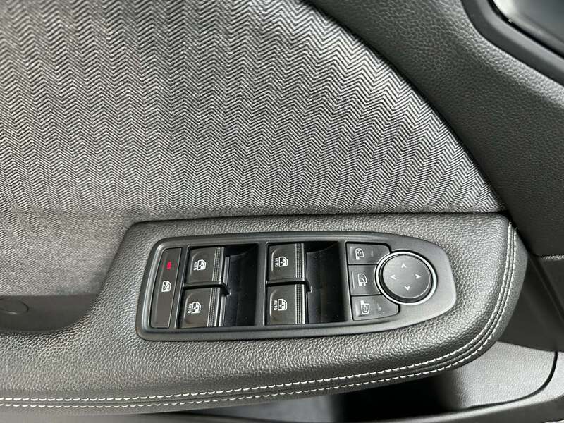 Fahrzeugabbildung Clio LUTECIA TCe 90 Bild 28 von 50