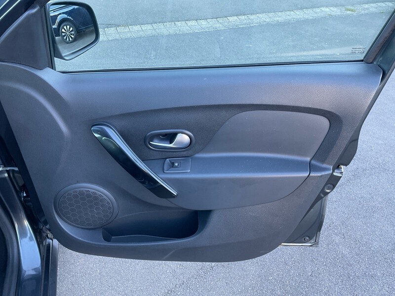 Fahrzeugabbildung Logan TCe 90 MCV Stepway/Navi/Kamera Bild 17 von 17