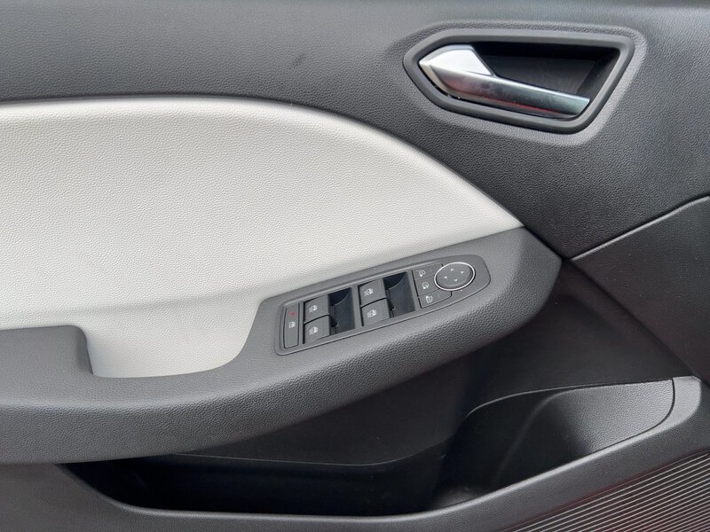 Fahrzeugabbildung Clio Apple CarPlay Rückfahrkamera Bild 13 von 23