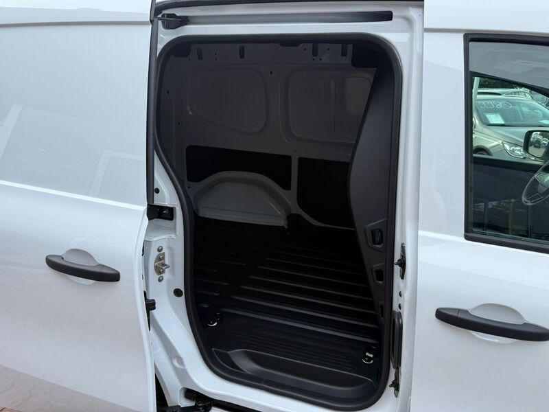 Fahrzeugabbildung Kangoo Rapid Advance L1 Blue dCi 75 MY24 Bild 8 von 16