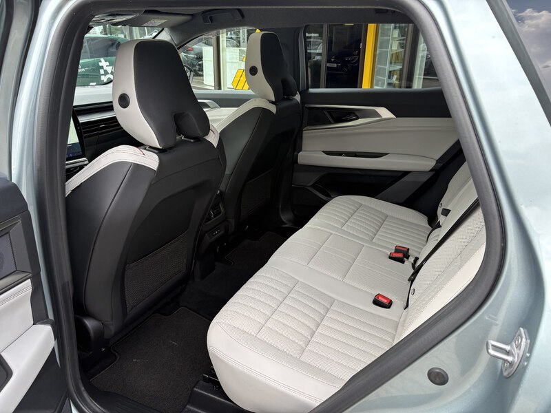 Fahrzeugabbildung Espace 6 Iconic Full Hybrid Bild 10 von 13