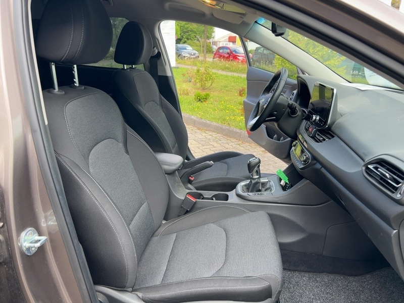 Fahrzeugabbildung i30 Kombi Edition 30 *Navi,Klima,PDC,SHZ* Bild 11 von 15