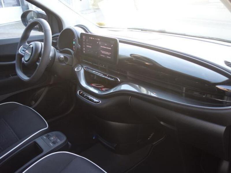 Fahrzeugabbildung 500e Base Cabrio 42kWh KLIMA*CARPLAY*TEMPOMAT Bild 15 von 17