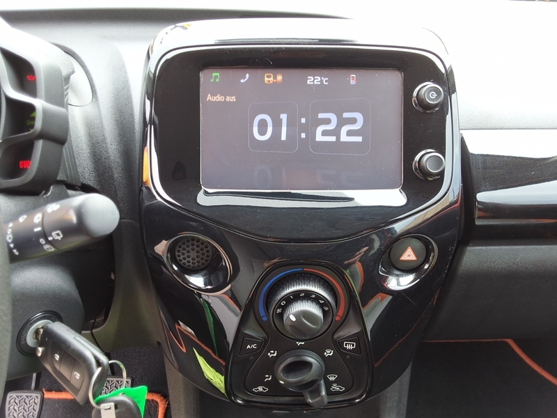 Fahrzeugabbildung Aygo LED/KLIMA/RÜCKFAHRKAMERA/ Bild 10 von 14
