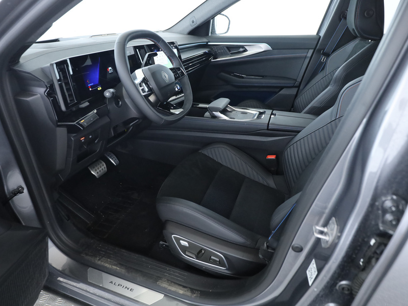 Fahrzeugabbildung Rafale 1.2 E-TECH Hybrid 200 Esprit Alpine Bild 27 von 30