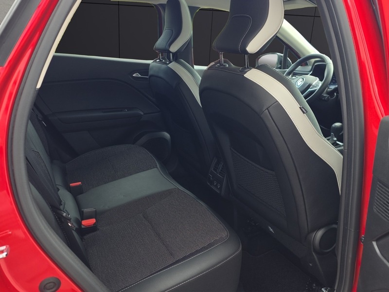 Fahrzeugabbildung Captur Schiebedach Navi Rückfahrkamera Bild 7 von 15