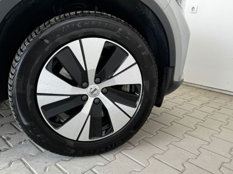 VOLVO XC40 2023 — imagine 32