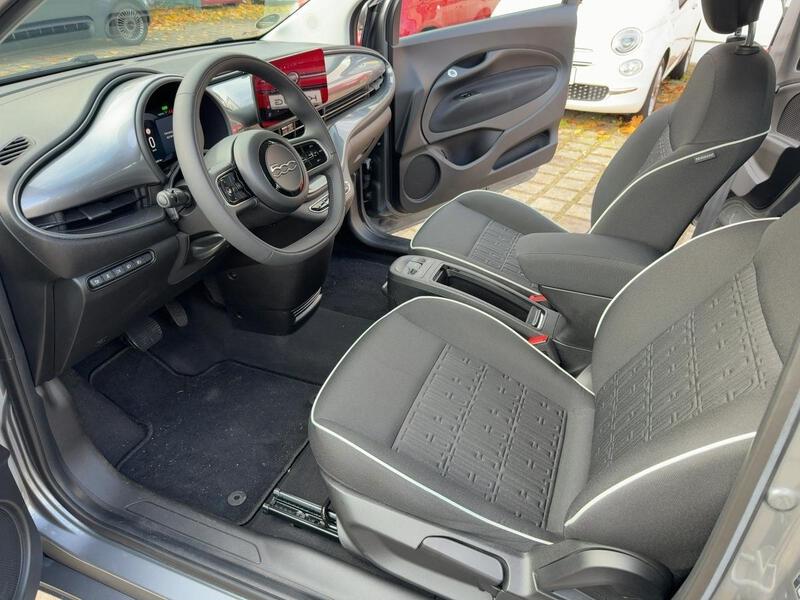 Fahrzeugabbildung 500 Elektro 3+1 42kWh 118PS Automatik Bild 12 von 14