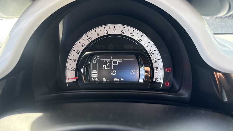 Fahrzeugabbildung Twingo E-Tech 100% elektrisch Bild 14 von 17