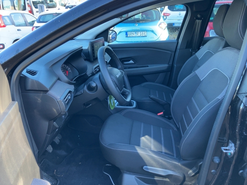 Fahrzeugabbildung Jogger Expression TCe 110 7-Sitzer Bild 12 von 14