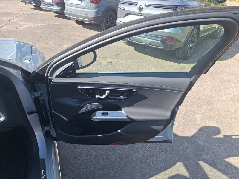 Fahrzeugabbildung E 220 Airmatic / AHK Bild 17 von 17