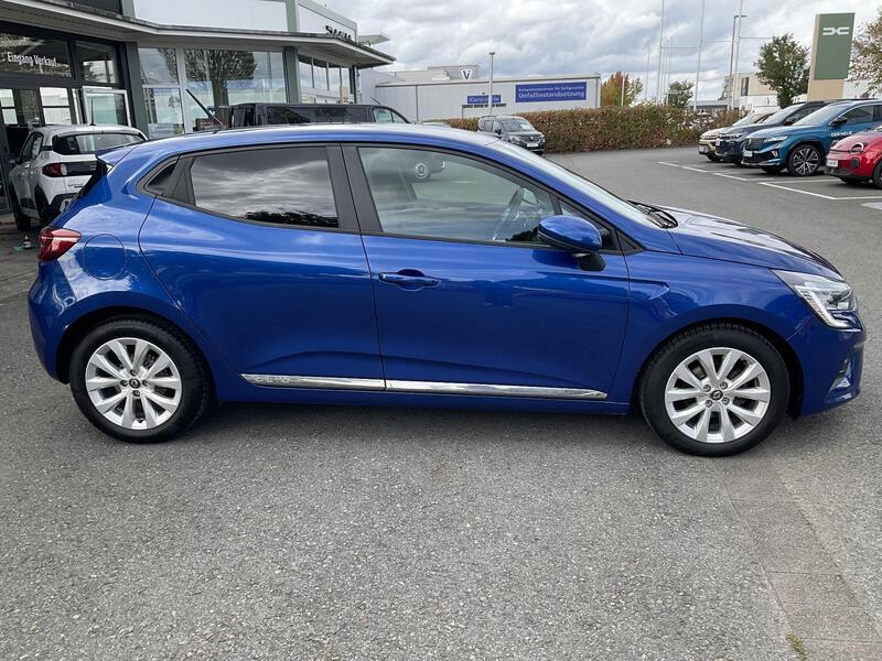 Fahrzeugabbildung Clio *Navi* PDC* Bild 2 von 18
