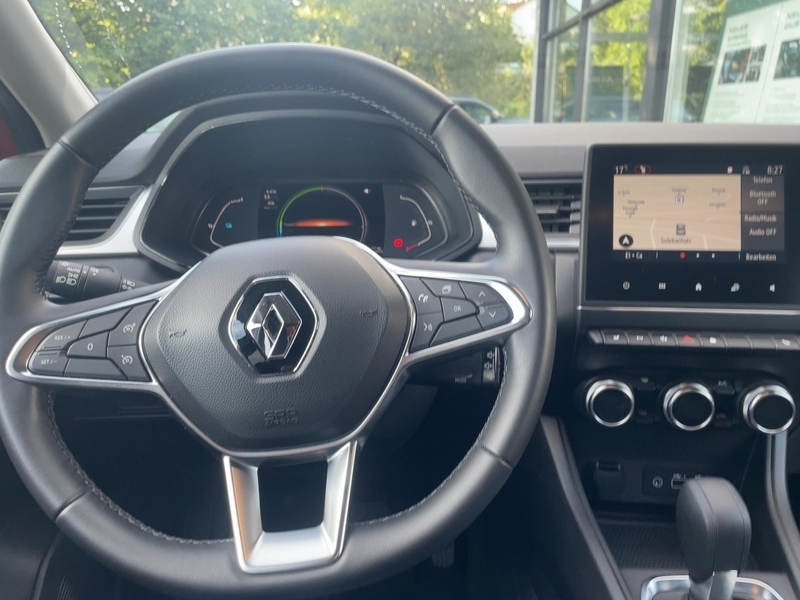 Fahrzeugabbildung Captur II Techno E-Tech Full Hybrid 145 Bild 8 von 15
