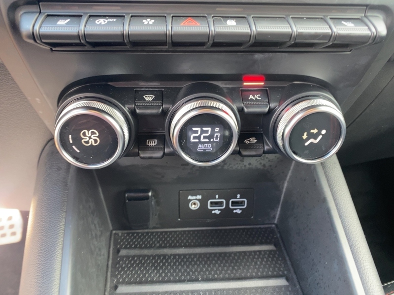 Fahrzeugabbildung Captur R.S. LINE TCe 140 Bild 15 von 19