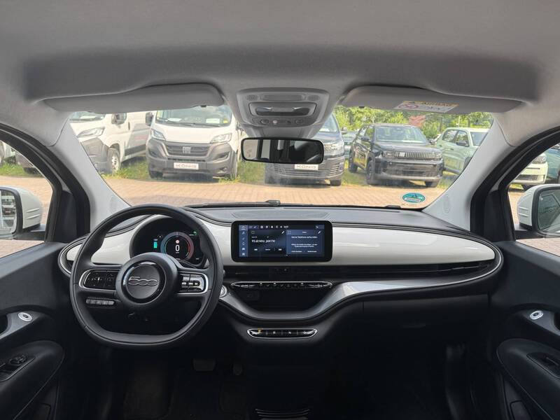 Fahrzeugabbildung 500e KOMFORT*SHZ*KAMERA*CARPLAY Bild 11 von 18