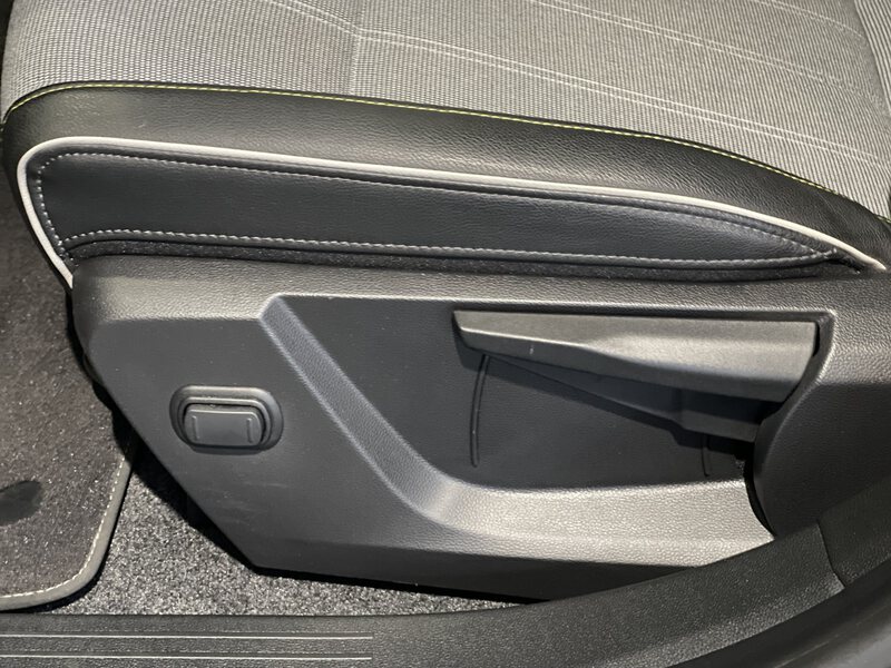 Fahrzeugabbildung Megane E-TECH Techno EV60 220 PS Optimum Charge  Bild 38 von 50